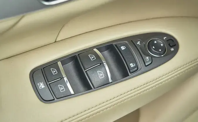 Infiniti Q70