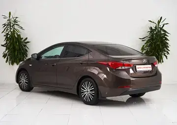 Hyundai Elantra Вид 4