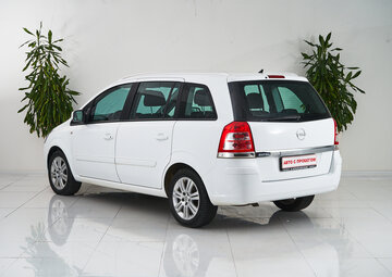 Opel Zafira Вид 4